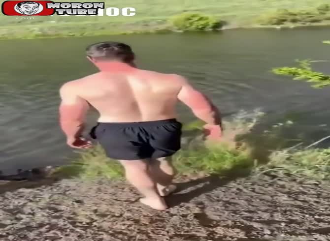 Video :As his horse drowns, Reno Ward, the son of Ice Road Truckers' Darrell Ward, chuckles